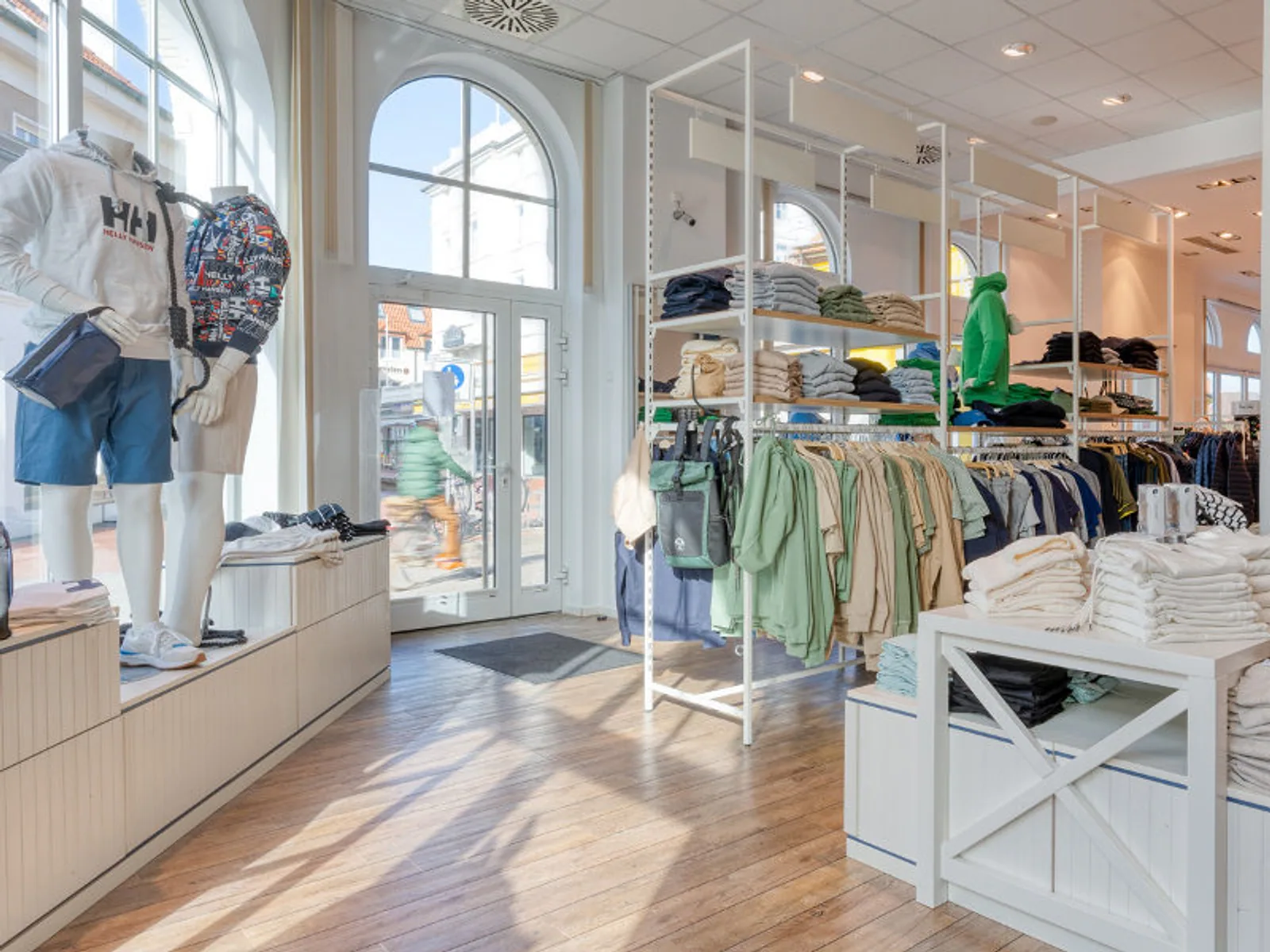 Brandung Norderney in Norderney — von FSL Ladenbau realisiert