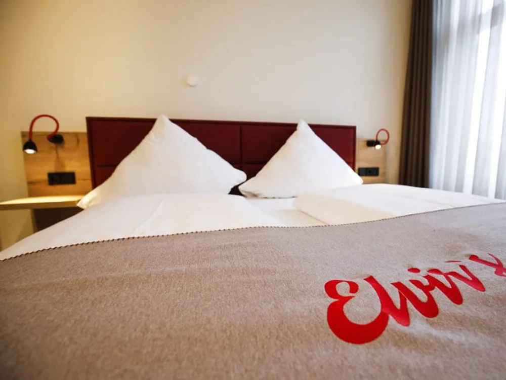 Hotel zur Linde in Westerstede: fertiges Gästezimmer, komplett von FSL ausgestattet