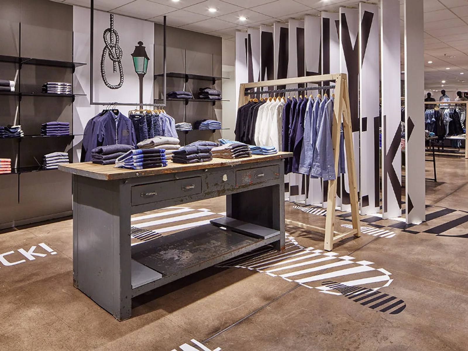 Verkaufsfläche des Modehauses Bruns in Oldenburg, eingerichtet von FSL Ladenbau