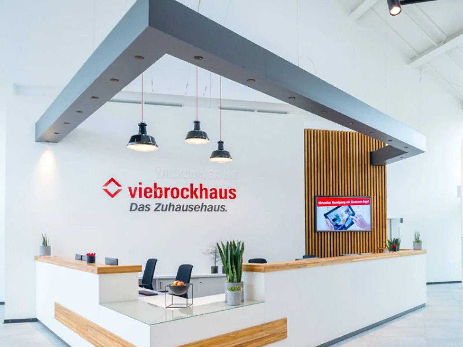 Empfangsbereich der Viebrockhaus-Bemusterungshalle mit Tresen und Wandverkleidung von FSL